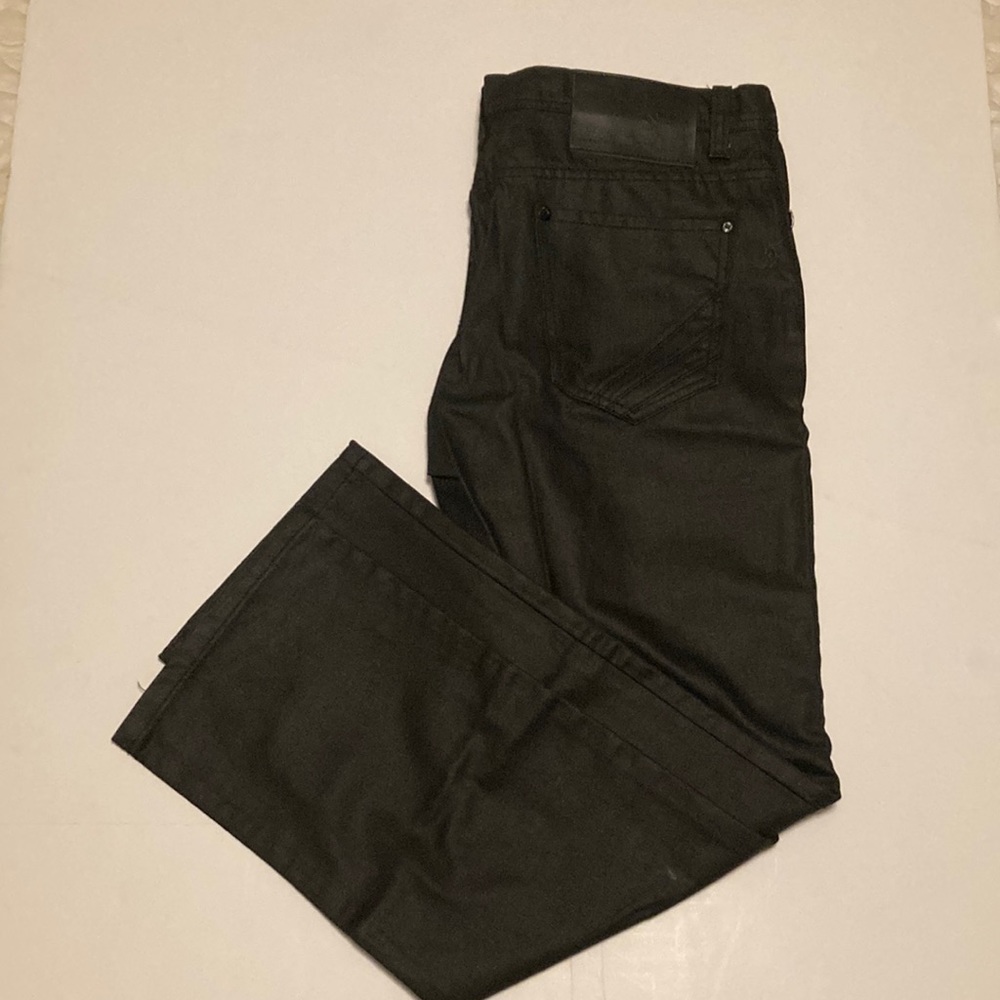 Black pants (akademics)